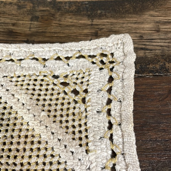 Hardanger doily in cream and gold. Beautiful hand crafted piece vintage - Picture 12 of 17